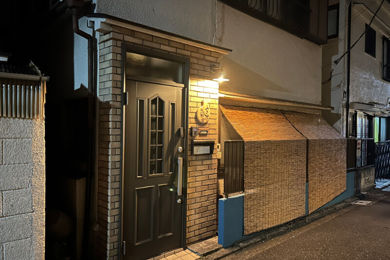 戸越銀座商店街から徒歩3分、静かな住宅街にたたずむ一軒家です 。